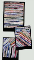 Eine Collage aus drei Fotos zeigt farbenfrohe, handgefertigte Teppiche, die in den Werkstätten aus recycelten Materialien hergestellt wurden