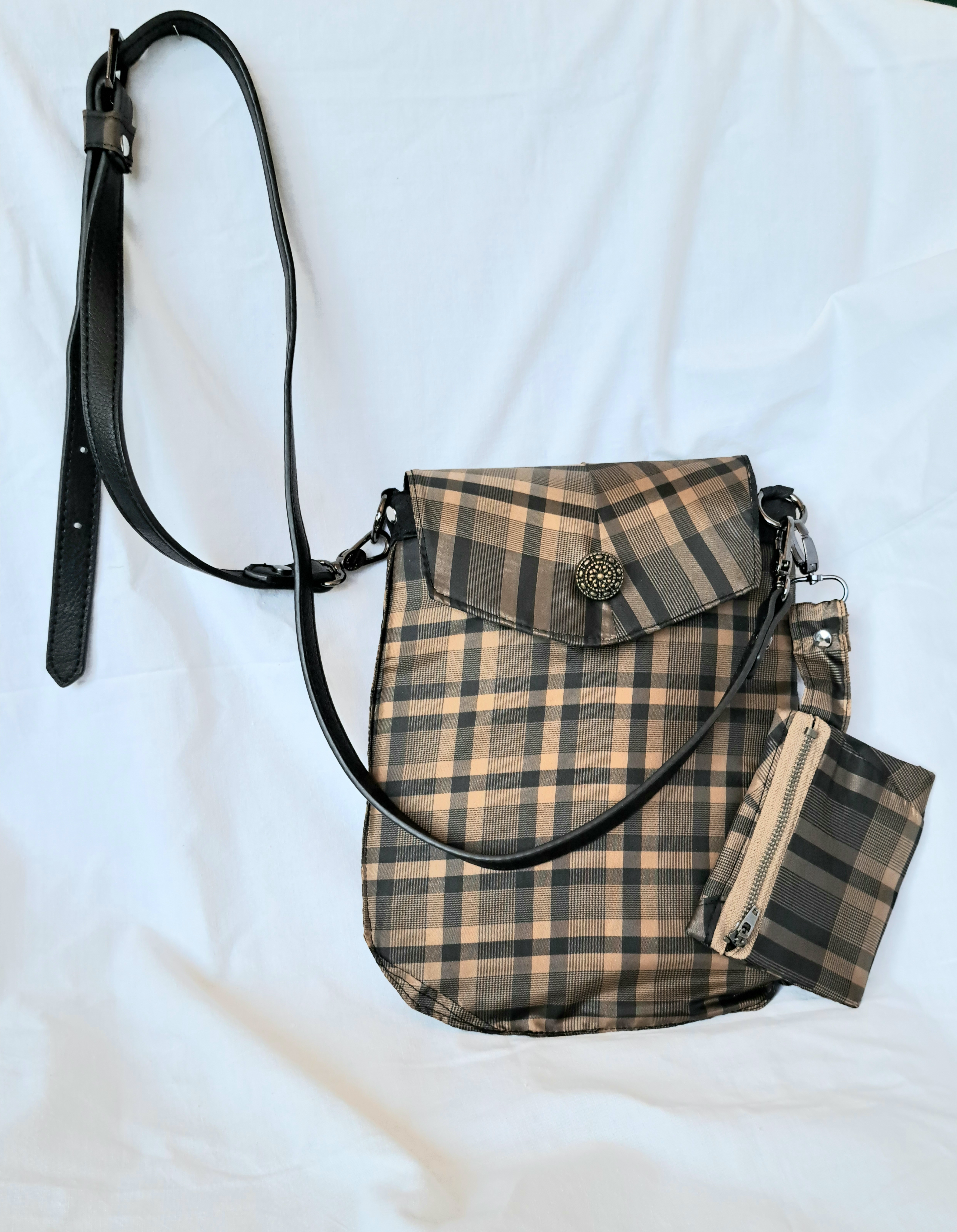 Umhängetasche "JENNY" Nr.160/25 in recyclete synthetischer Stoff (ex Regenschirm)